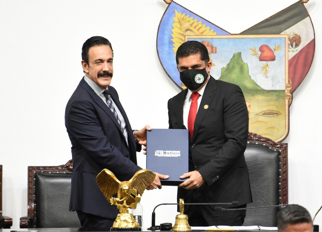 El gobernador de Hidalgo, Omar Fayad entregó al Congreso su quinto informe de gobierno. Foto Juan Ricardo Montoya