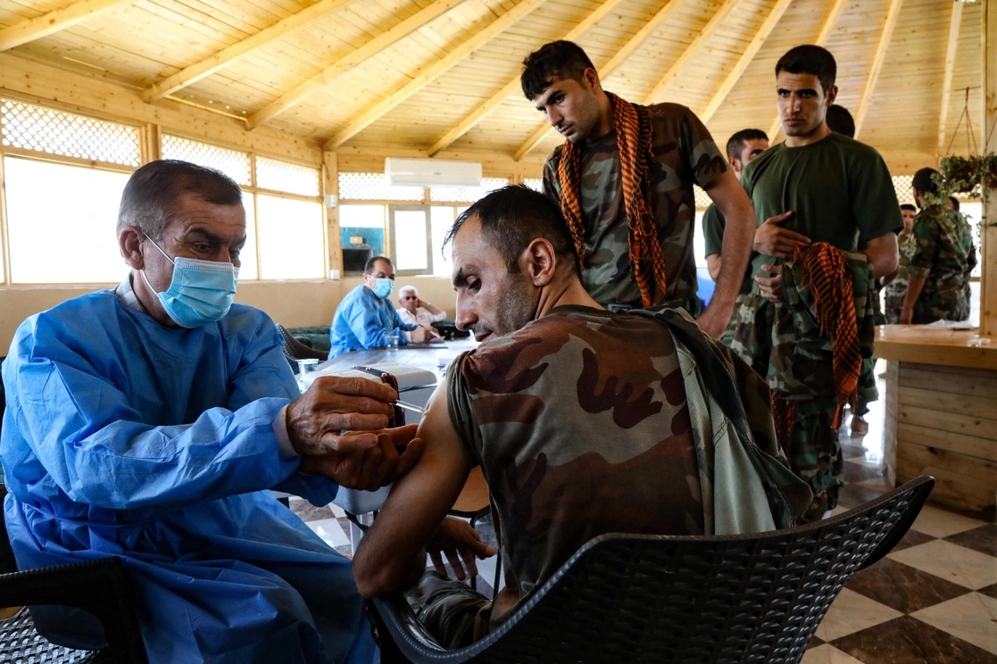 Durante la vacunación en la región del Kurdistán, al norte de Irak, el pasado 10 de julio. Foto Afp 
