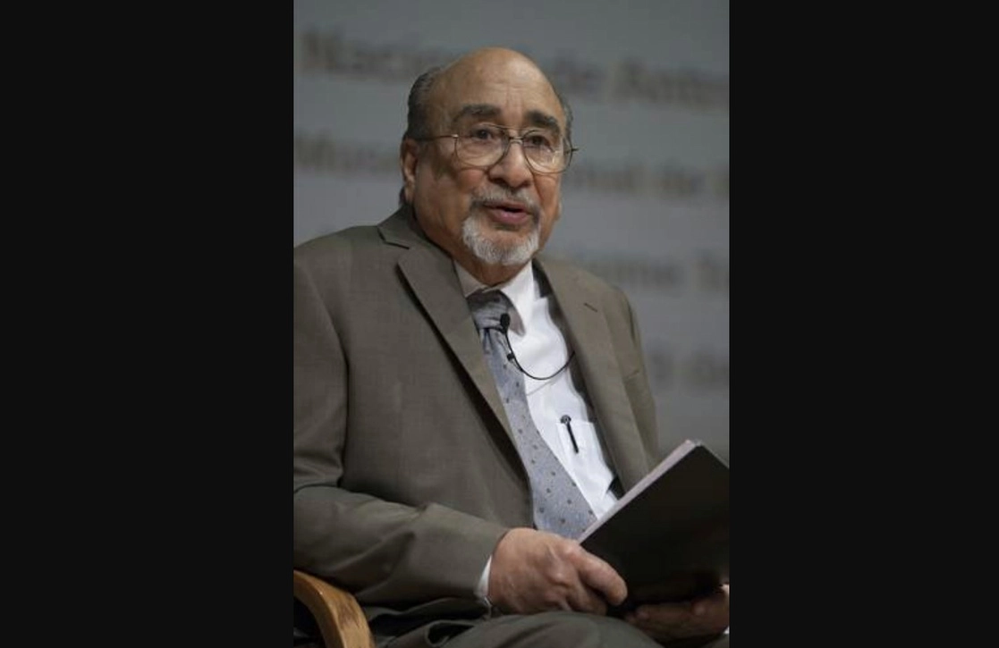 Alfredo López Austin durante su conferencia ‘El día que salió el Sol: trece pasos y un canto’, en el auditorio Jaime Torres Bodet del Museo Nacional de Antropología, el 9 de octubre de 2018. Foto Cristina Rodríguez