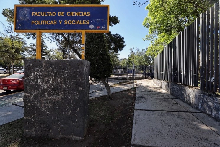 Están cerradas por tiempo indefinido las preparatorias 3, 6, 8 y 9, además de las facultades de Filosofía, de Ciencias Políticas y Sociales, Psicología y de Artes y Diseño.  Foto Marco Peláez / archivo 