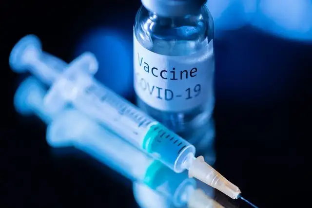 De las 48 vacunas experimentales contra el Covid-19 que actualmente se encuentran en ensayos clínicos en humanos, sólo once han entrado en la fase 3. Foto Afp 