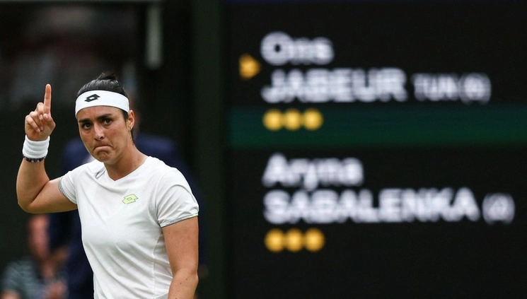 Ons Jabeur buscará el trofeo de campeona en Wimbledon ante la checa Marketa Vondrousova. Foto Afp
