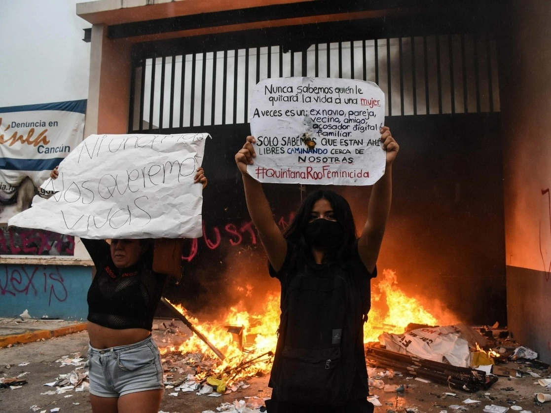 Diversas organizaciones civiles demandaron que no quede impune el uso excesivo de la fuerza contra manifestantes en Cancún. Foto Afp