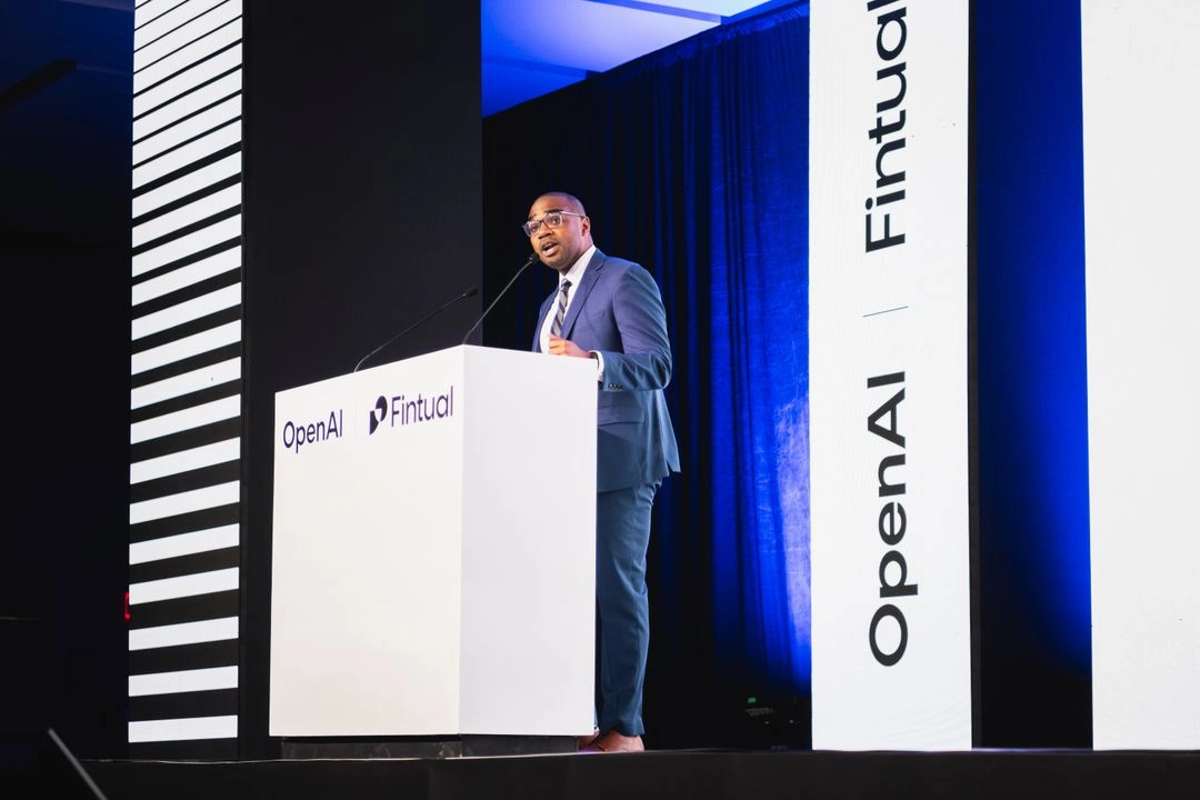 Para la empresa norteamericana no es casualidad pisar tierra mexicana, afirmó James Harrison, jefe de política internacional de OpenAI, pues miles de personas en nuestro país ya utilizan la IA como una herramienta cotidiana. Foto 

