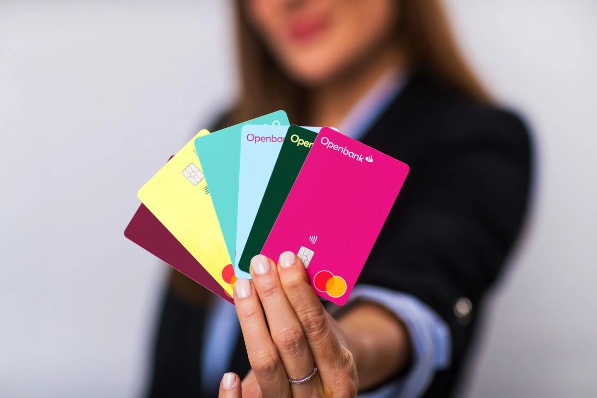 Hoy en día Openbank ofrece seguros que cubre compras digitales hasta 30 días posteriores a la transacción y uno de protección de precio en compras en línea donde el cliente recibe un reembolso si se baja el costo hasta por 30 días después de la operación.