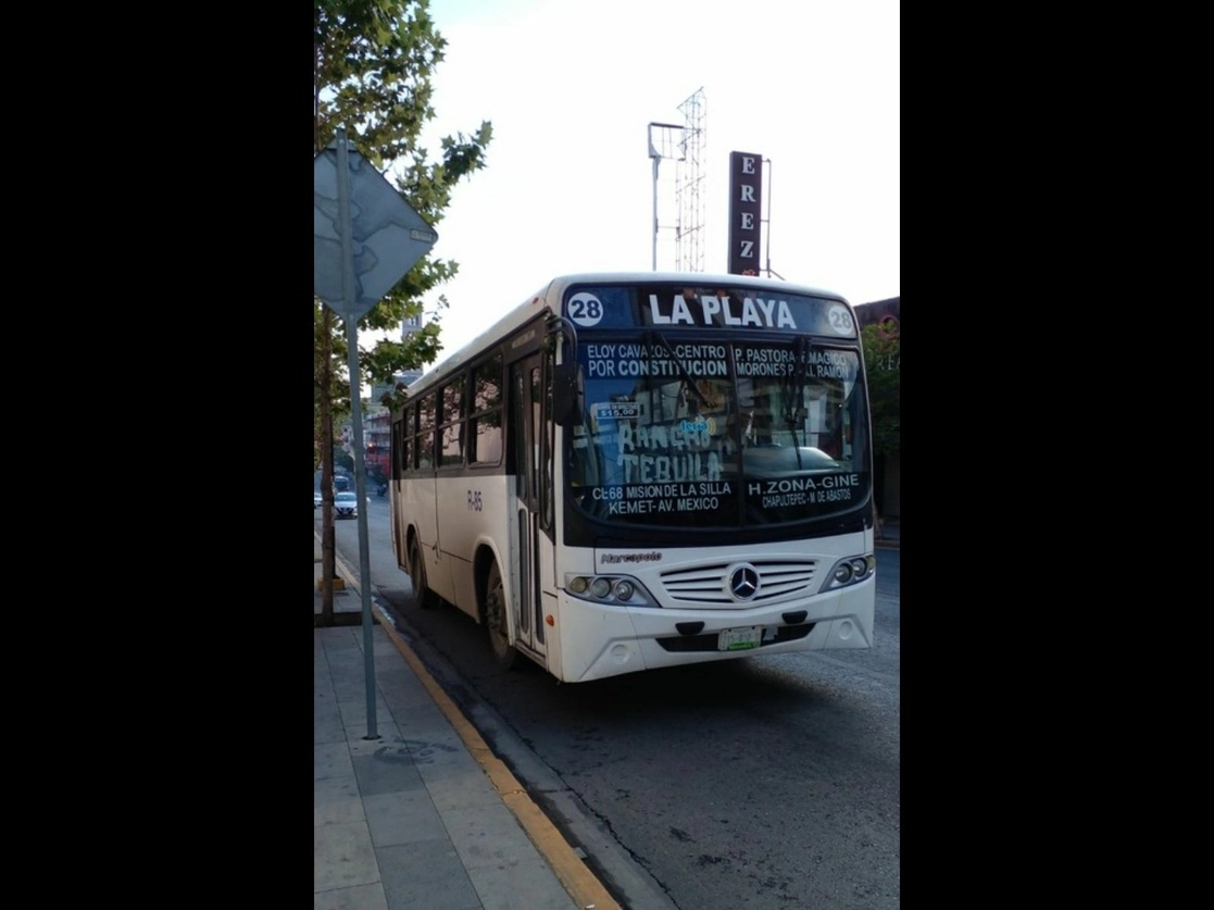 Transporte público en Monterrey. Foto Raúl Robledo / Archivo