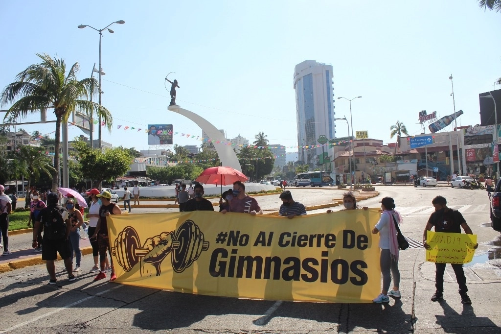 Una protesta en Acapulco por el cierre de gimnasios, el 12 de noviembre de 2020. Foto Héctor Briseño 