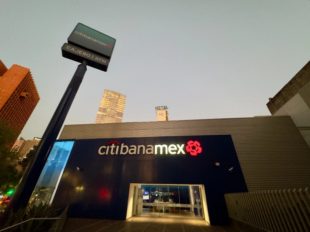Sucursal de Banamex en la Ciudad de México, el 2 de diciembre de 2024. Foto Roberto García Ortiz