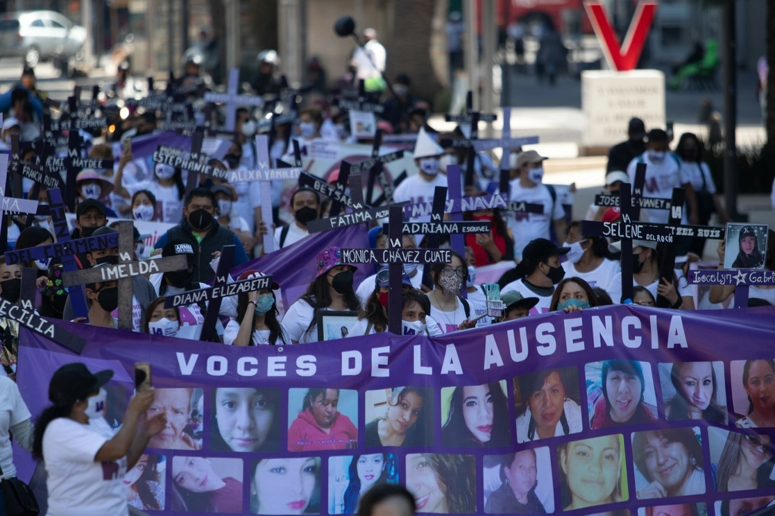 Una de las reivindicaciones más sentidas del feminismo es la dirigida a poner un alto a la violencia contra mujeres y niñas. Foto Alfredo Domínguez/Archivo