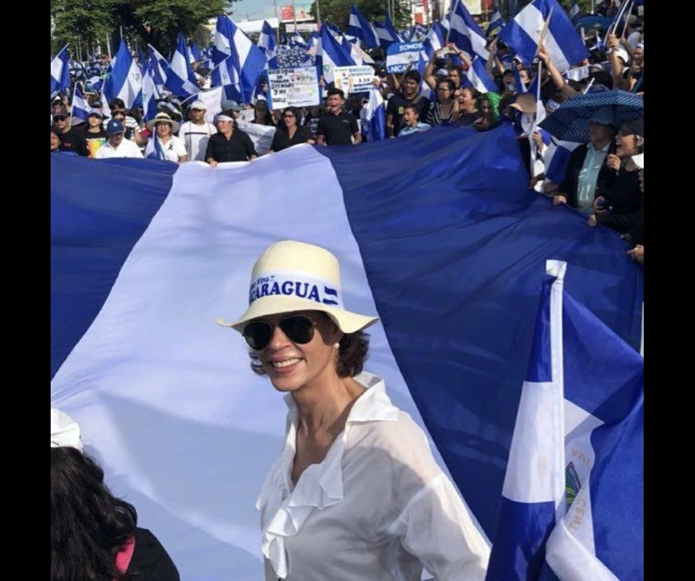 Cristiana Chamorro, precandidata presidencial de Nicaragua es hija de la ex presidenta, Violeta Barrios. Foto Tomada del Twitter @chamorrocris