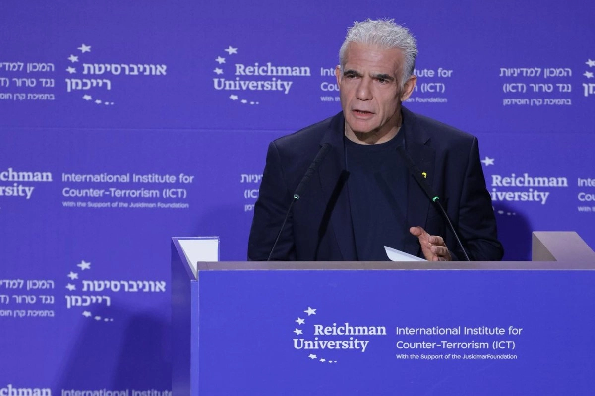 El opositor y ex primer ministro de Israel, Yair Lapid, mostró su descontento ante los supuestos intentos de Benjamin Netanyahu de manipular la investigación sobre los fallos de seguridad ante el ataque de Hamas, ocurrido el 7 de octubre de 2023. Foto