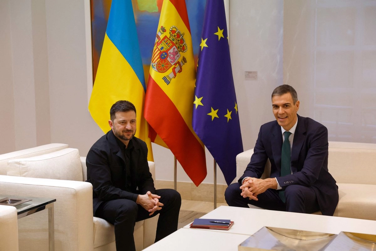 El presidente ucraniano Volodymir Zelensky se reúne con el presidente del Gobierno español Pedro Sánchez en el Palacio de la Moncloa en Madrid, el 18 de noviembre de 2025.