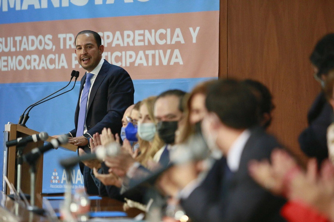 Marko Cortés, líder nacional del PAN, inauguró cursos de capacitación para los alcaldes electos de Acción Nacional en la sede nacional del partido, el 5 de julio de 2021. Foto tomada del Twitter de @MarkoCortes