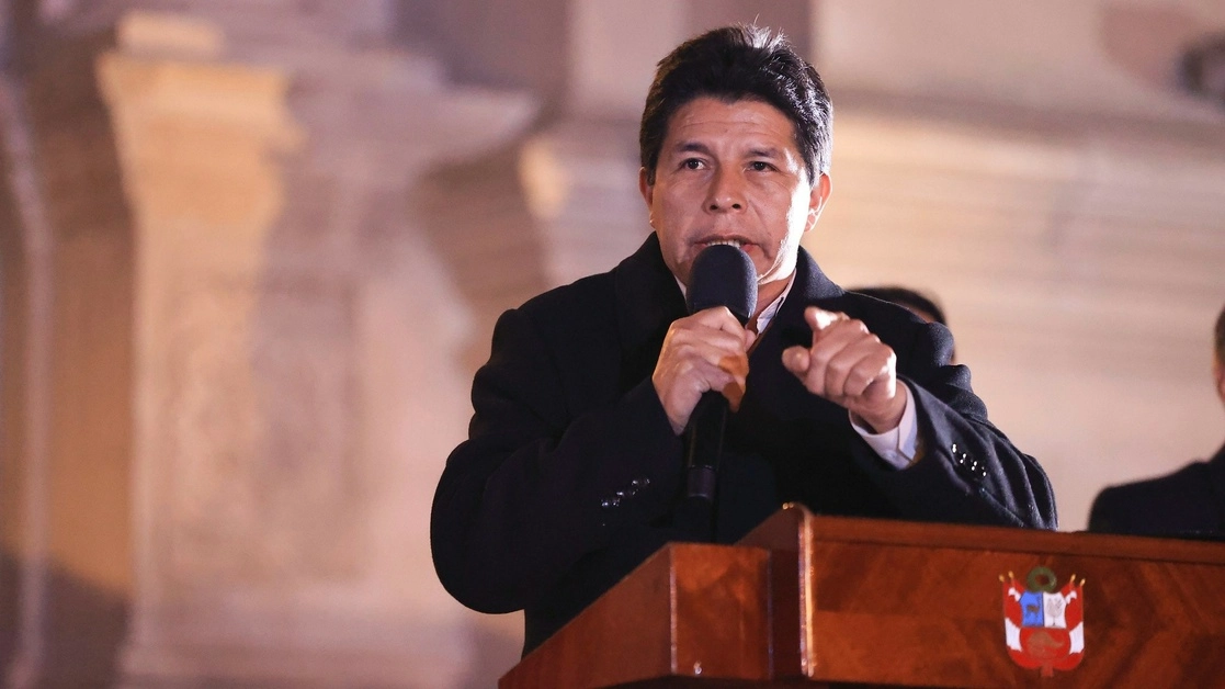 El presidente peruano, Pedro Castillo, dijo el martes que sus opositores pretenden "dinamitar la democracia". Foto Europa Press