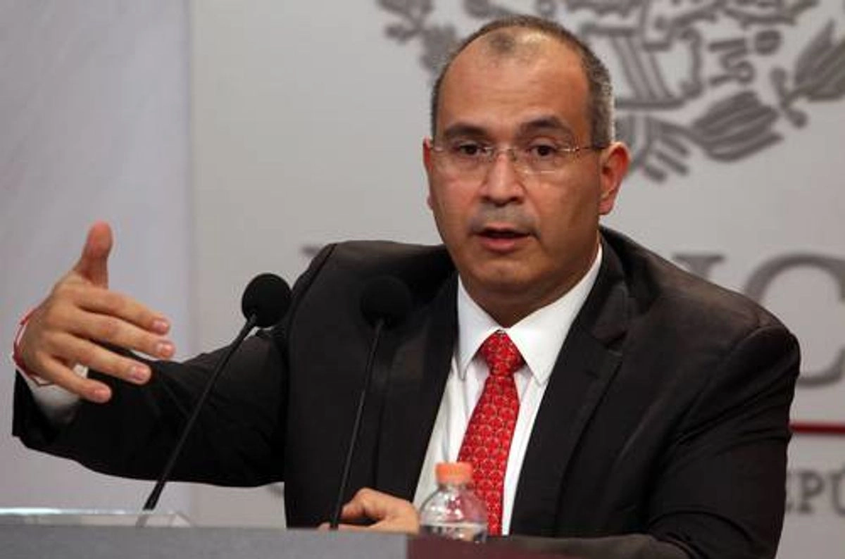 En la imagen, el ex titular de Petróleos Mexicanos, Carlos Treviño Medina, durante una conferencia de prensa en 2018 en Los Pinos. Foto 
