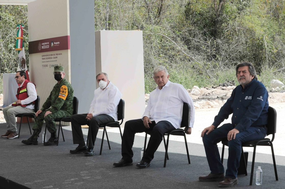 Uno de los tramos supervisados fue el número dos, Escárcega-Calkiní, en Adolfo Ruiz Cortines, Campeche, Campeche. Foto Presidencia