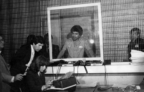 Rafael Caro Quintero en la rejilla de prácticas del Reclusorio Norte de la Ciudad de México, en abril de 1985. Actualmente es uno de los fugitivos más buscados por el FBI. Foto Xinhua 

