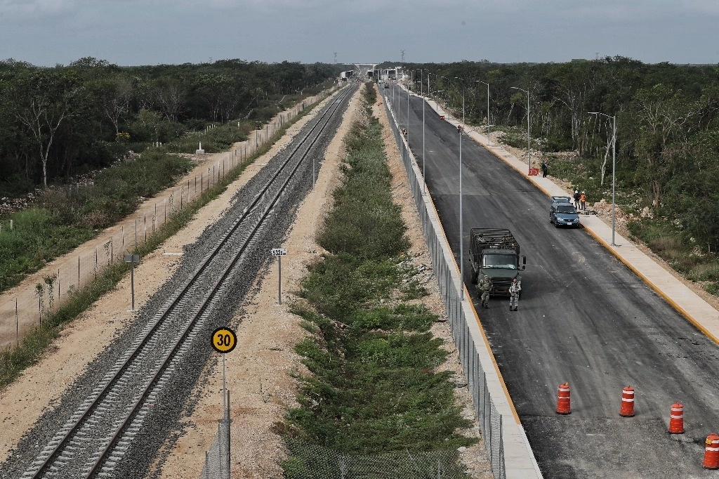 Al menos seis hoteles que se construyen en la ruta del Tren Maya deberán informar sobre el impacto al medio ambiente. Foto Marco Peláez/Archivo