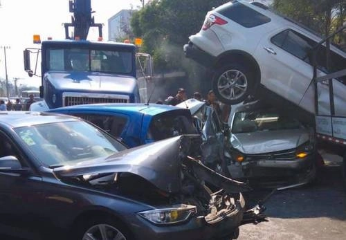 El INAI determinó que la SICT debe elaborar un reporte sobre el total de accidentes de vehículos pesados ocurridos en carreteras libres o de cuota entre 2019 y el primer semestre de 2022. Foto Cuartoscuro / Archivo 