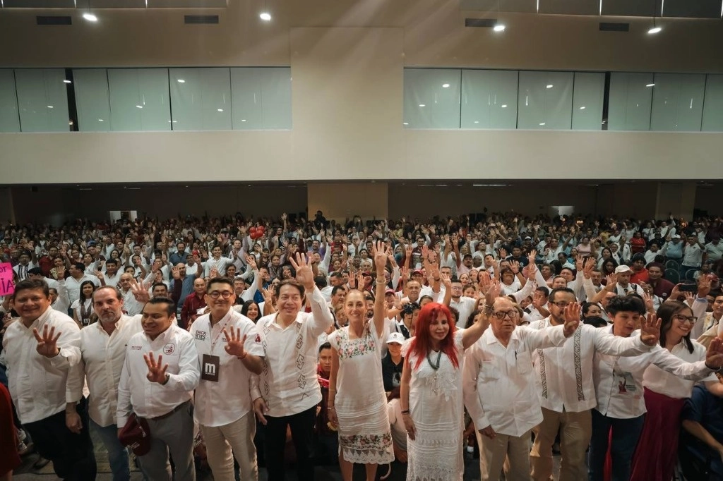 La coordinadora de los Comités de Defensa de la 4T, Claudia Sheinbaum durante una asamblea informativa en Campeche. Foto tomada de la cuenta de 'X' @Claudiashein