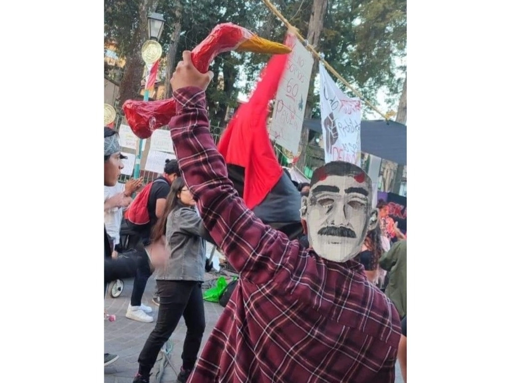 Alumnos de la UAEH protestan en contra de las restricciones impuestas para reinscribirse al Instituto de las Artes. Foto ‘La Jornada’
