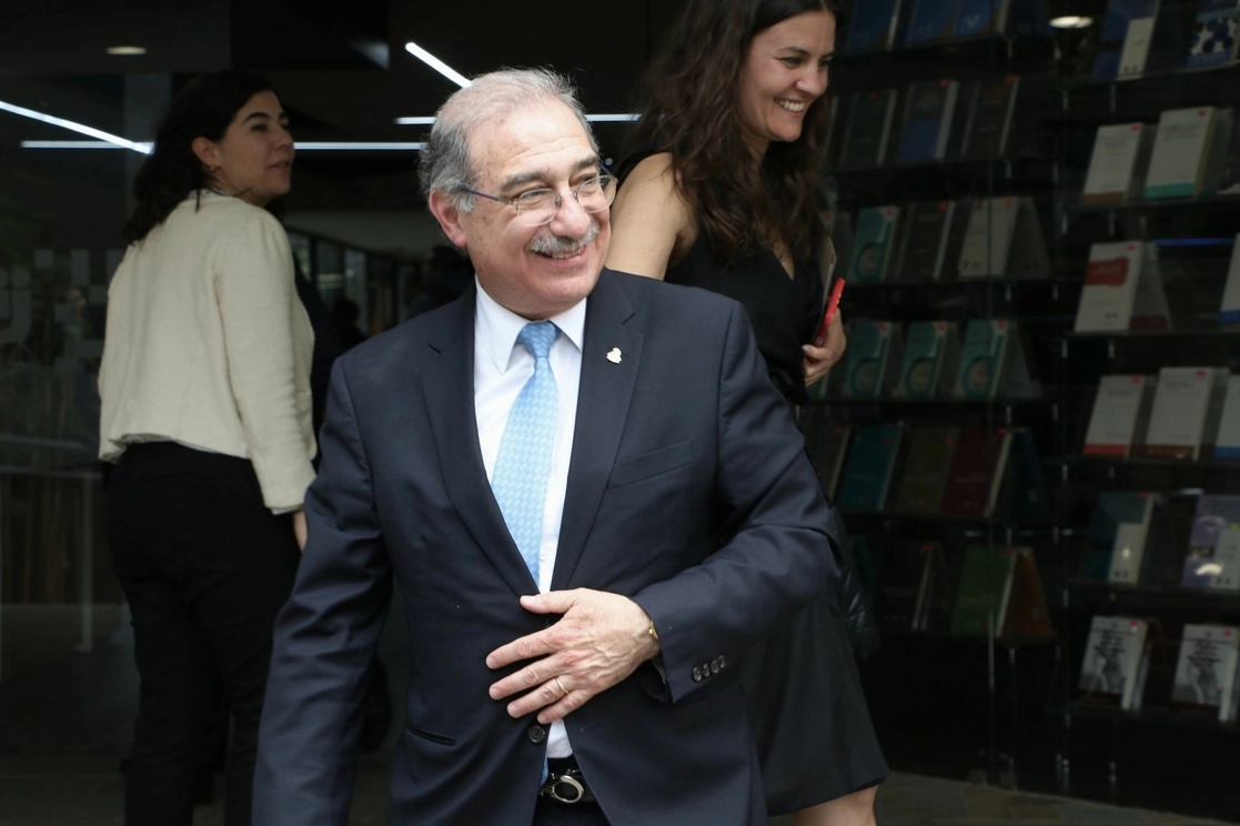 El ministro Alberto Pérez Dayán justificó su decisión al señalar que “de no concederse la medida solicitada se afectarían irreparablemente los derechos fundamentales y los principios democráticos”. Foto Cuartoscuro