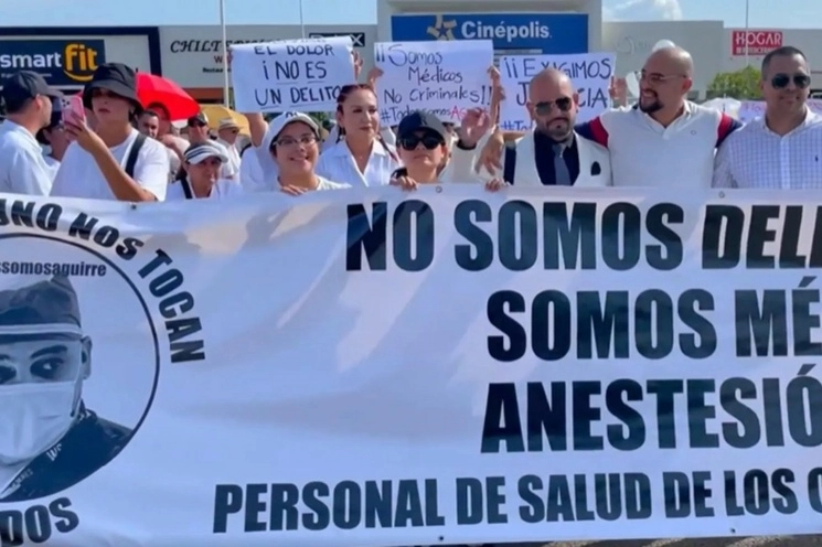 Marcha en Los Cabos en apoyo al médico anestesiólogo, Darwin Aguirre. Foto tomada de sus redes sociales