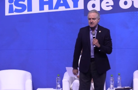 Santiago Creel, actual diputado federal, durante un evento del PAN. Imagen tomada de un video difundido por el partido a través del sitio de https://santiagocreel.mx