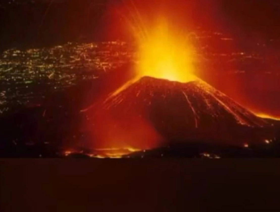 El volcán Nyiragongo entró en erupción por primera vez en casi dos décadas. Foto Ap