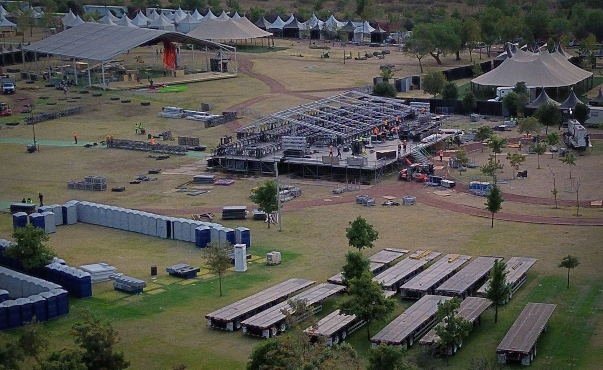 Las empresas Ocesa y Seguridad Privada Lobo, serán investigadas nuevamente respecto a su responsabilidad en la muerte de dos jóvenes periodistas muertos en el Festival Axe Ceremonia. Foto