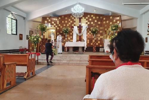 Una misa religiosa en una iglesia de la CDMX en imagen de archivo. Foto Laura Gómez