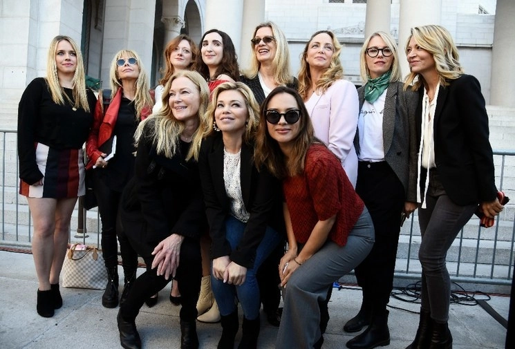 Un grupo mujeres de la industria del cine que denunció al director Harvey Weinstein por acoso. Foto Ap/Archivo