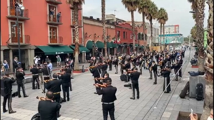 Los mariachis ofrecieron una serenata en agradecimiento. Foto cortesía de Agrega