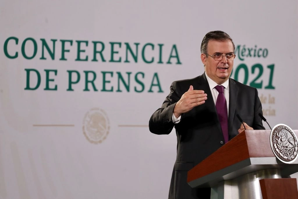 El secretario de Relaciones Exteriores, Marcelo Ebrard Casaubón, durante la conferencia presidencial matutina en Palacio Nacional, en la Ciudad de México, el 21 de septiembre de 2021. Foto Roberto García Ortiz 