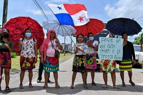 Las protestas de diversos colectivos que exigen la derogación de la norma de pensiones también se solidarizan con las comunidades originarias que enfrentan a unidades antidisturbios. Foto 