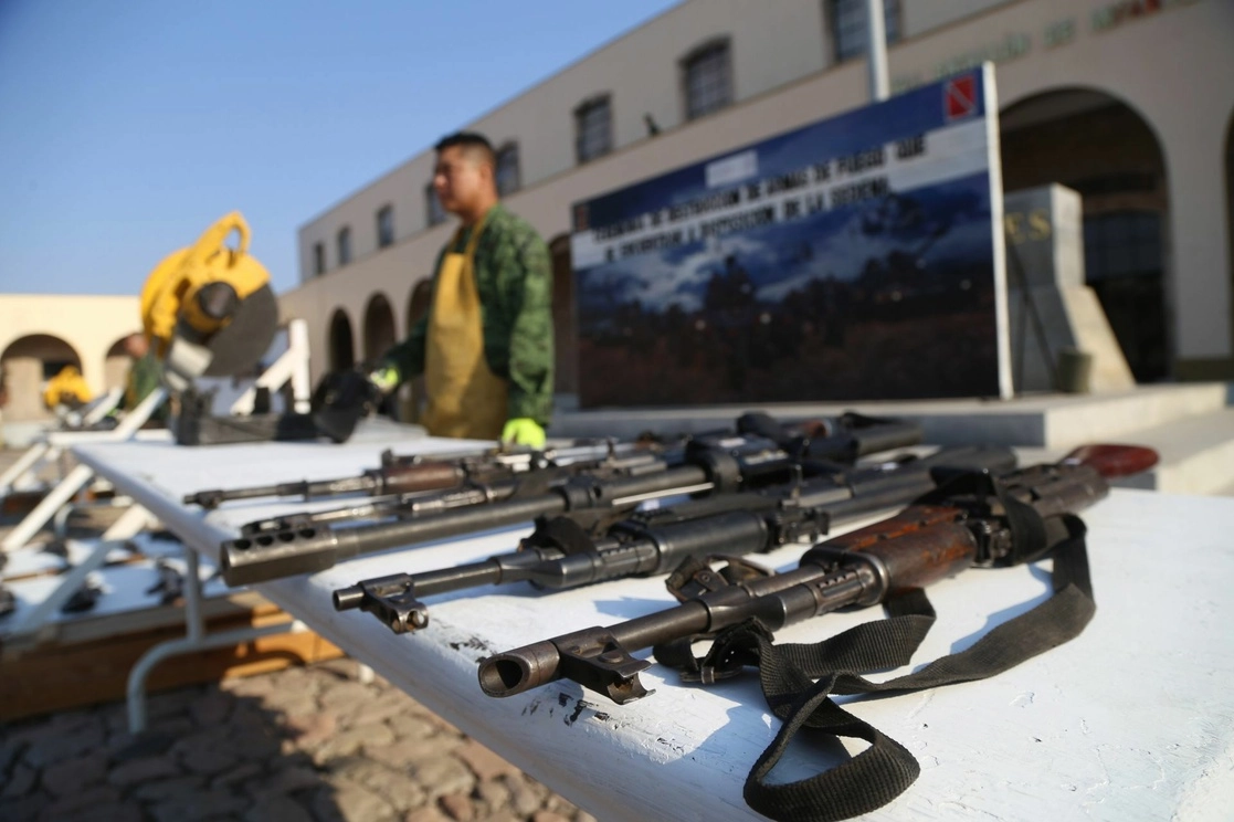 La organizaciones que apoyan la demanda contra armeros de EU dicen que el tráfico ilegal de armas han diezmado vidas y la economía de México. Foto Cuartoscuro/Archivo