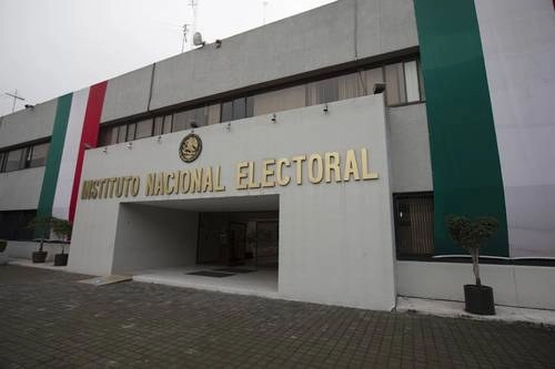 Vieja fachada de la sede del Instituto Nacional Electoral. Foto Cristina Rodríguez / Archivo
