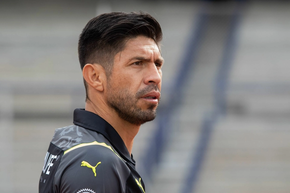Oribe Peralta debutó en 2003 con el club Morelia en la máxima categoría del futbol. Foto Cuartoscuro / Archivo