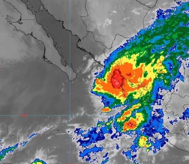A las 13 horas 'Orlene' permanecía en tierra como tormenta tropical. A esa hora estaba al este de Mazatlán, Sinaloa, y a 115 kilómetros al suroeste de Durango, Durango. Imagen tomada del Twitter de @conagua_clima