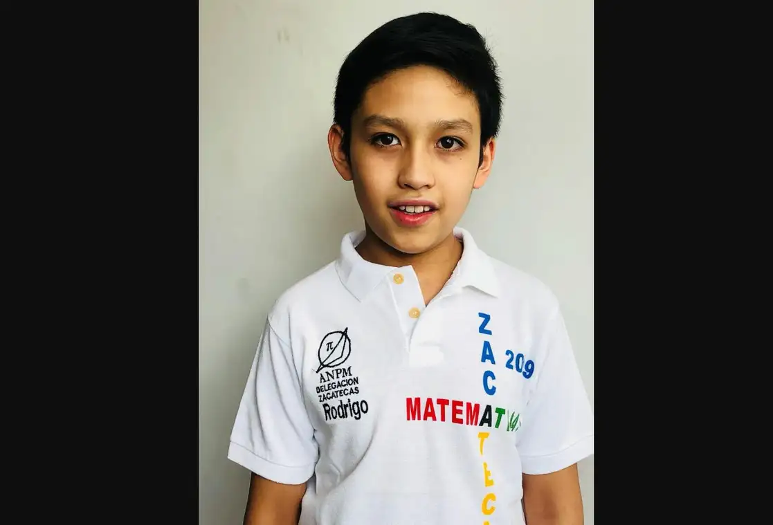 Rodrigo Saldívar, de once años, es originario de Zacatecas, y obtuvo por segunda ocasión medalla de oro individual en la Competencia Internacional de Matemáticas. Foto tomada de la cuenta de Twitter @ommtw