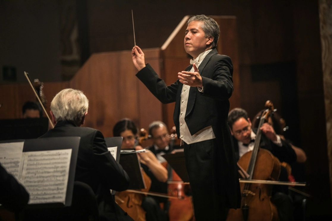 Orquesta de Cámara de Bellas Artes, dirigida por Ludwik Carrasco. Foto Lorena Alcaraz