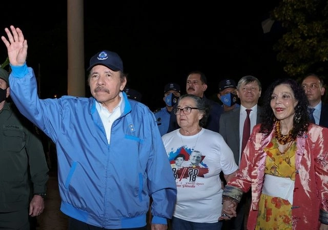 El presidente de Nicaragua, Daniel Ortega (izq) junto con su esposa Rosario Murillo (der). Foto Afp