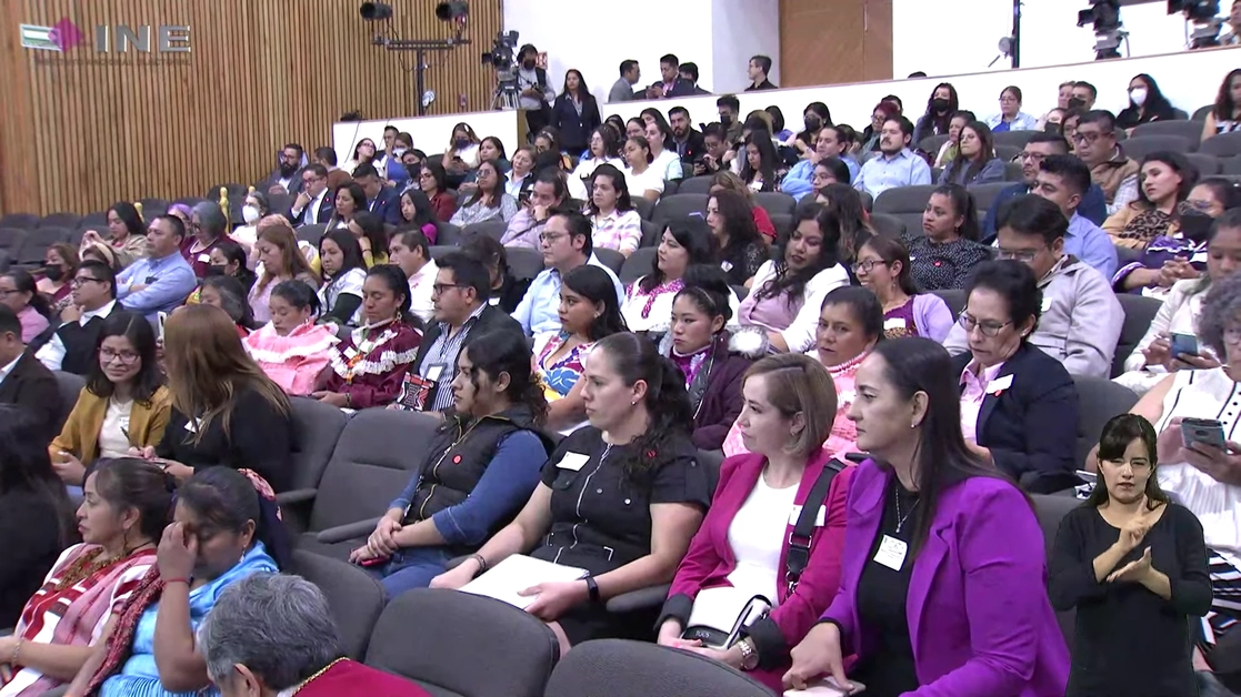 Asistentes y participantes del Primer Encuentro de la Comunidad del Programa Nacional de Impulso a la Participación Política de las Mujeres, el 13 de abril de 2023. Imagen tomada de la transmisión en vivo a través del canal de Youtube INETV