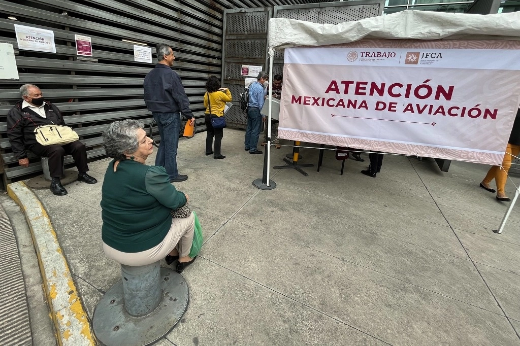Atención a trabajadores de Mexicana de Aviación, en imagen de archivo. Foto José Antonio López