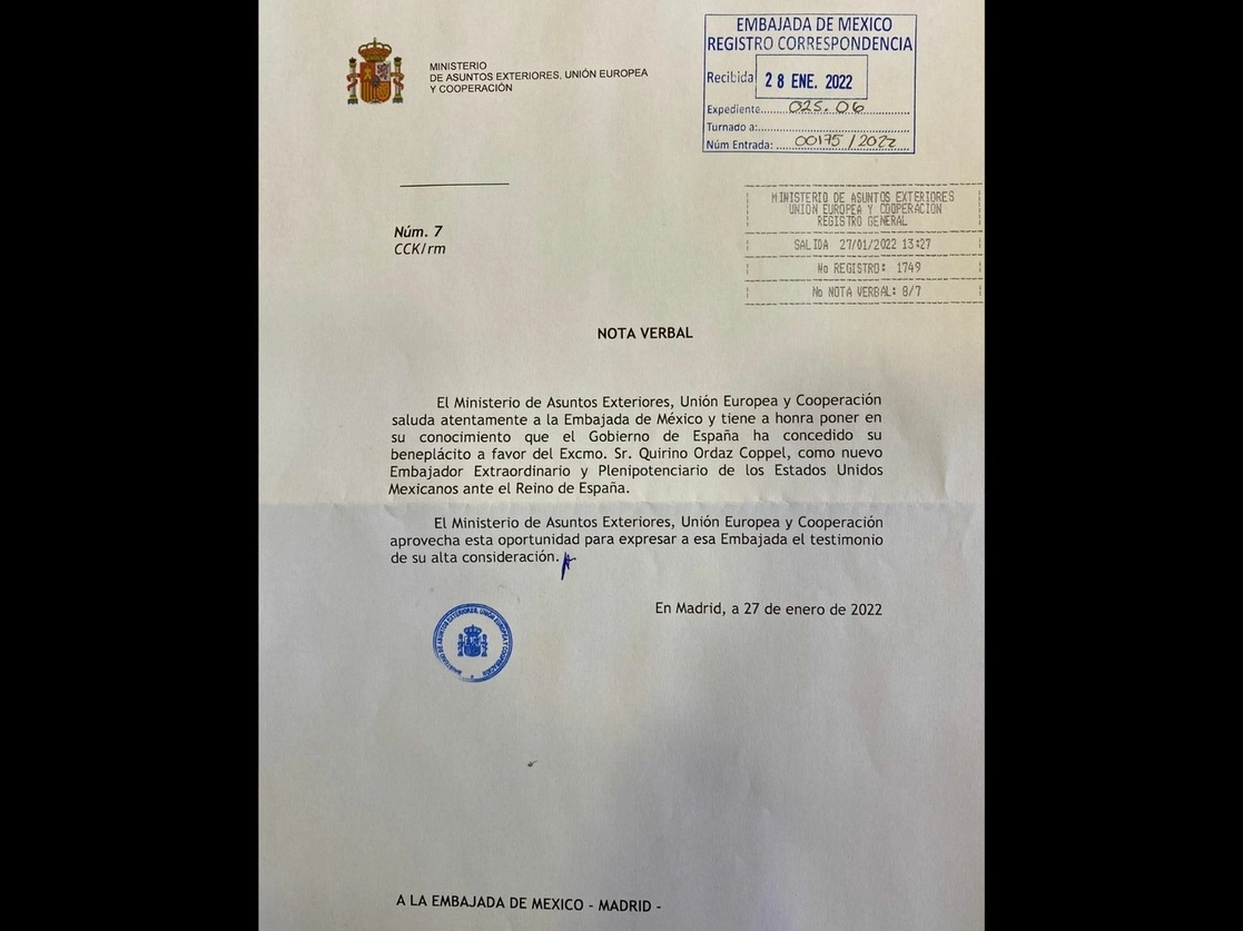 El canciller Marcelo Ebrard publicó el documento con la respuesta del Reino de España, el cual tiene la fecha de este viernes 28 de enero. Foto tomada del Twitter de @m_ebrard