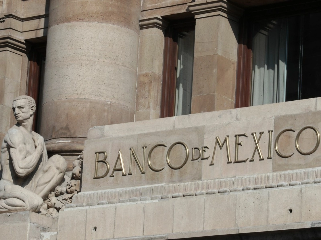 Fachada del Banco de México en el Centro Histórico en la capital del país. Foto Roberto García Ortiz / Archivo