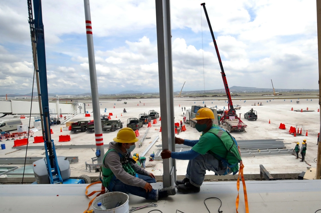 Aspectos de la construcción del Aeropuerto Internacional Felipe Ángeles que se concluirá en marzo de 2022. Foto Luis Castillo