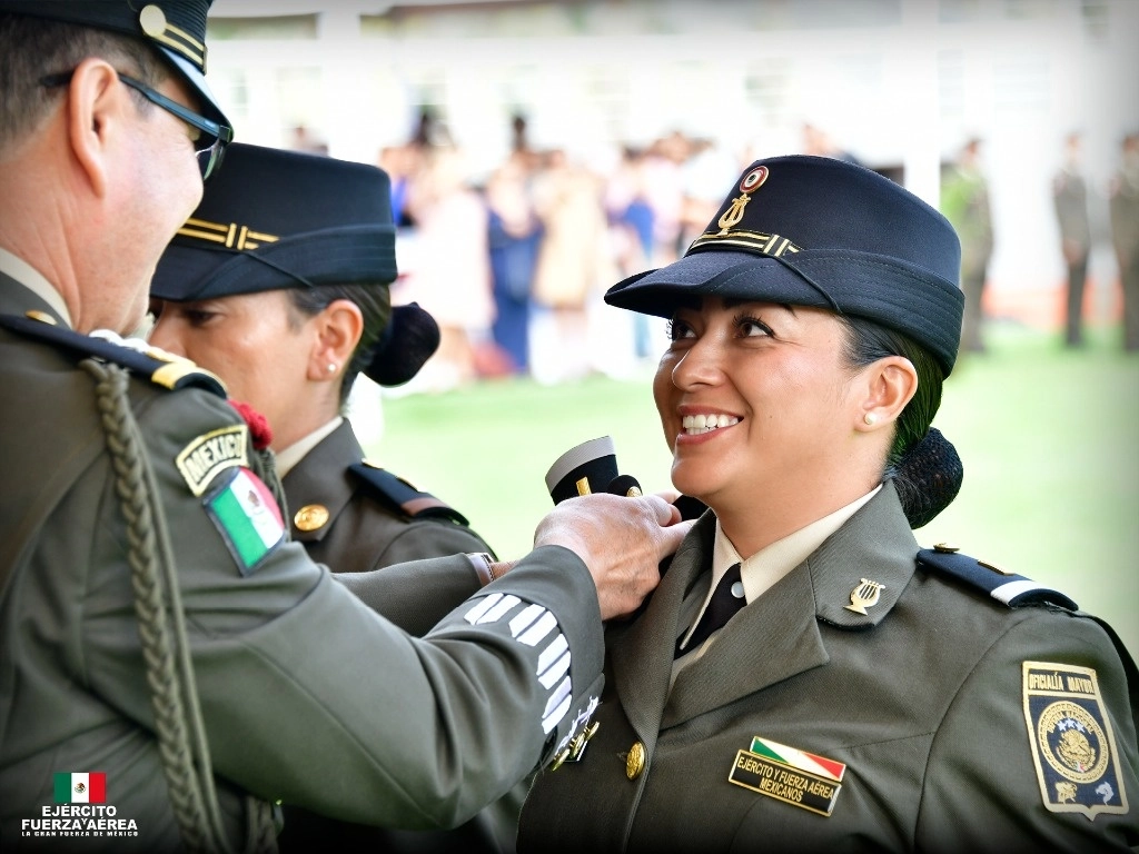 El Ejército, Fuerza Aérea y Guardia Nacional otorgaron grados a más de mil 900 oficiales. Foto @SEDENAmx