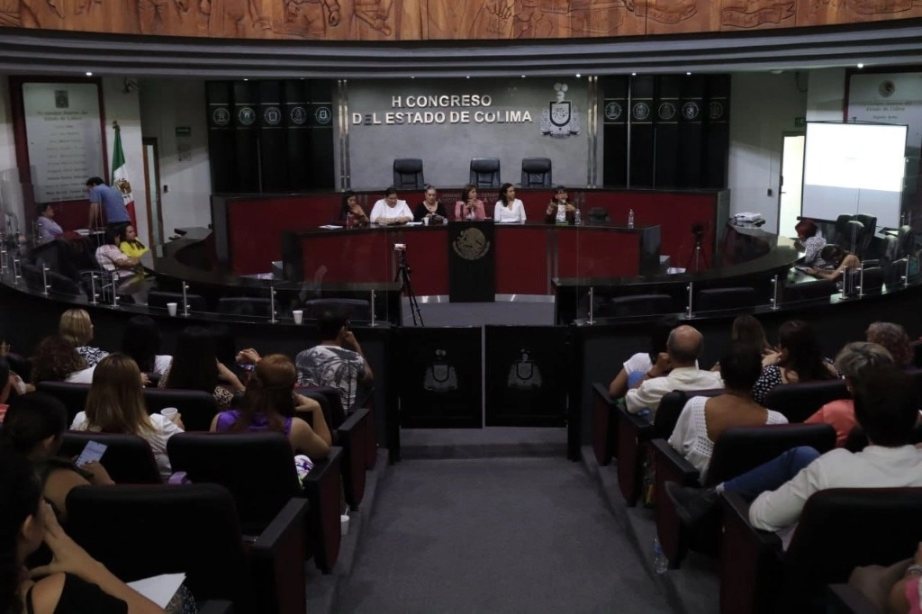 Al lograr la mayoría calificada en el Congreso de Colima, Morena y sus aliados podrán realizar cambios a la Constitución estatal. Foto Tomada de https://www.facebook.com/HCongresodelEstadodeColima / Archivo 
