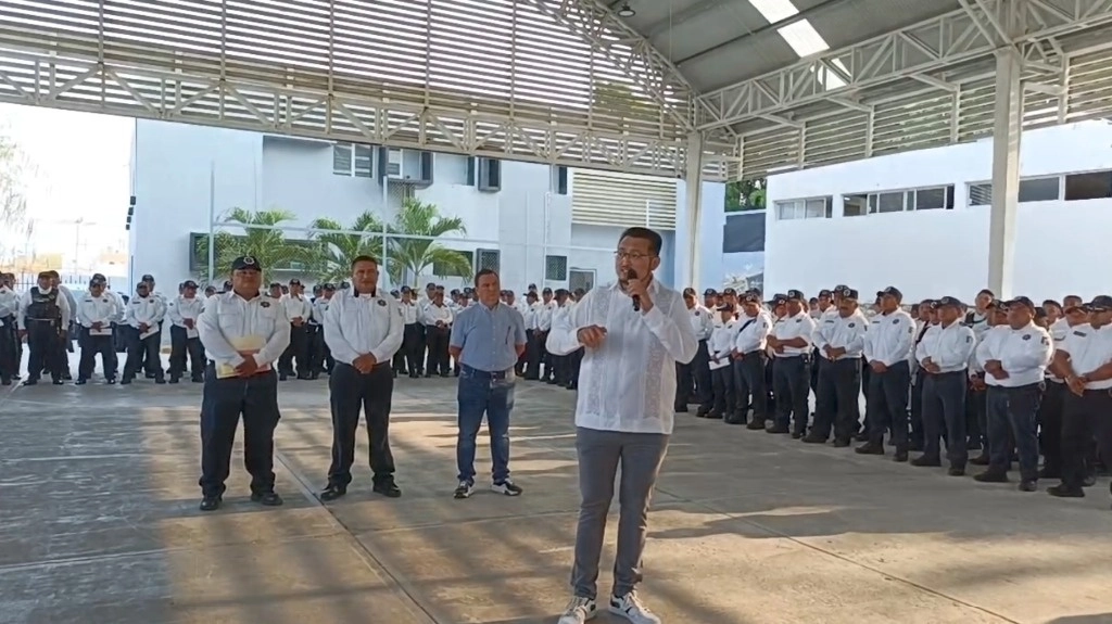 Un juez de Distrito de Campeche otorgó un amparo a todos los policías que se encuentran en protesta desde hace 19 días para impedir que sean detenidos, suspendidos o sufran algún otro tipo de sanción incluyendo la suspensión del pago de sus salarios. La imagen, del 3 de abril de 2024. Foto ‘La Jornada’
